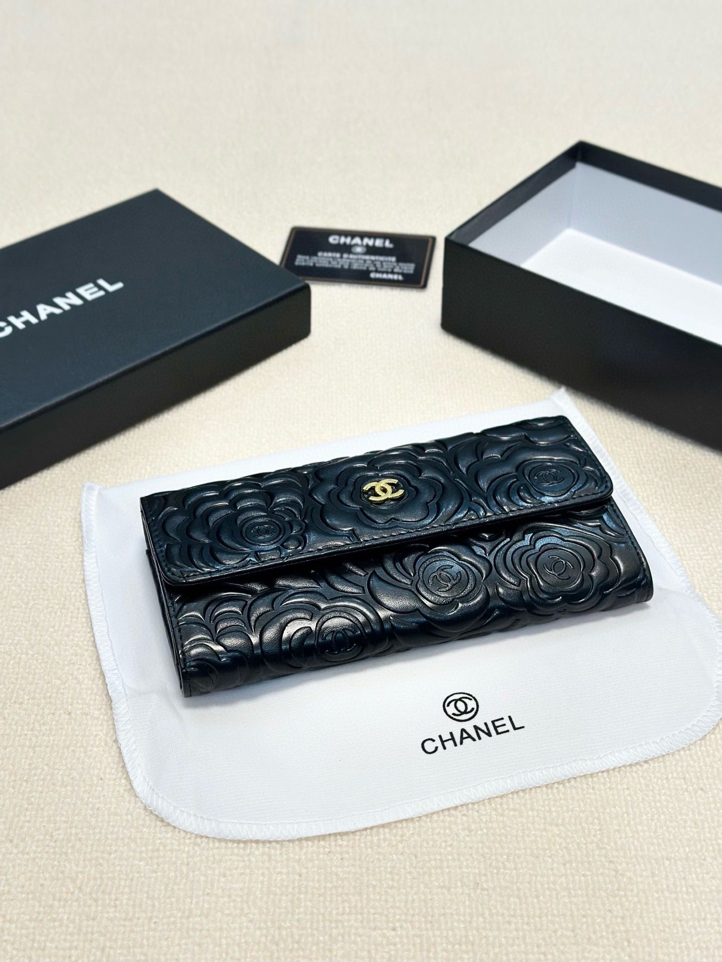 Chanel Original Leather Camellia Wallet C39020 Black