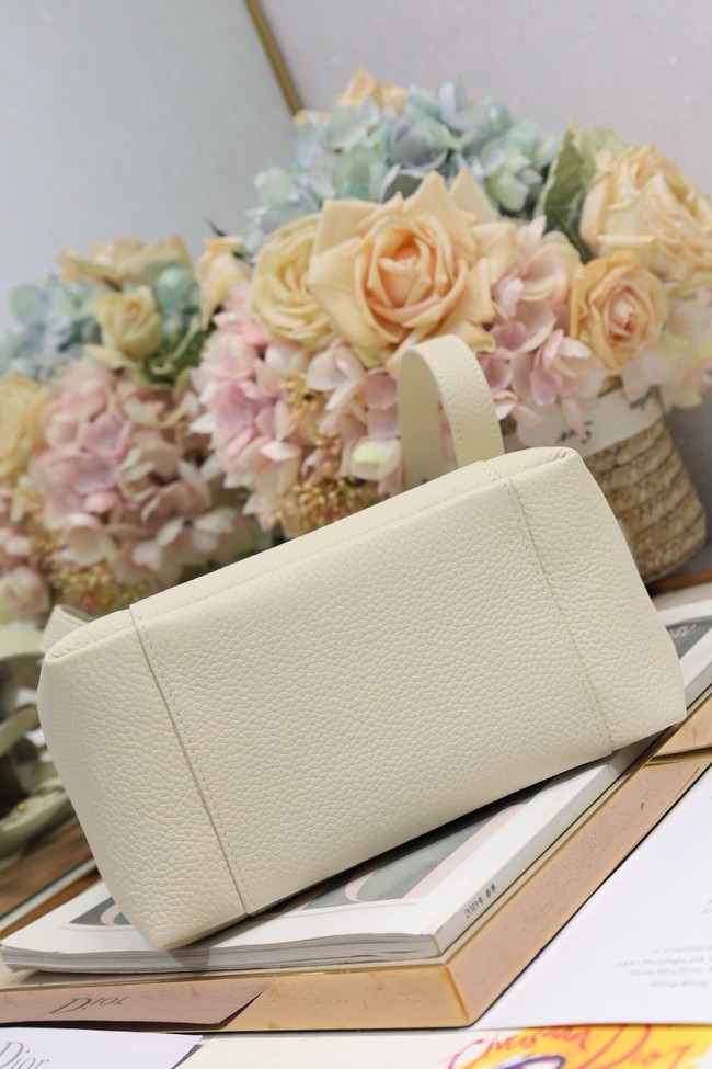 Dior Medium Signature Bucket Bag Grained Calfskin M2841USKU Latte