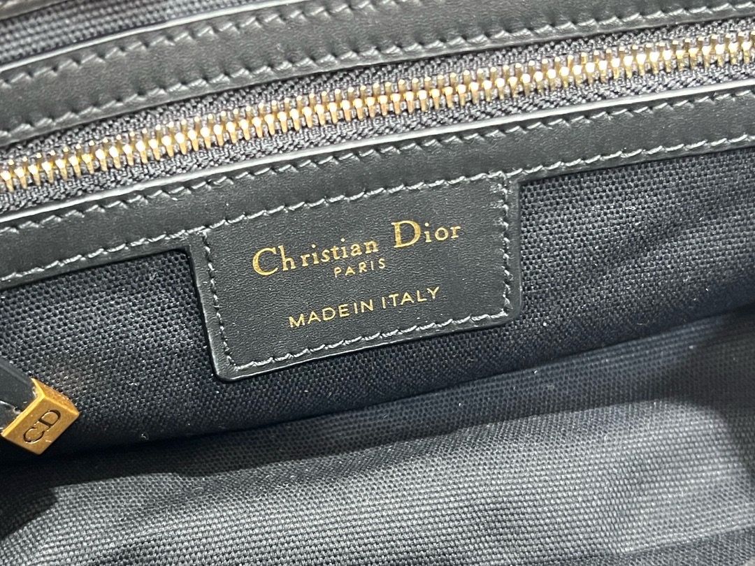 Dior Small Streetchic Bag mooth Calfskin M3913CDKV black