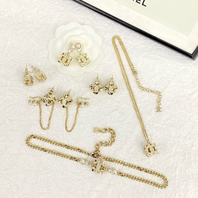 Chanel necklace CE16584