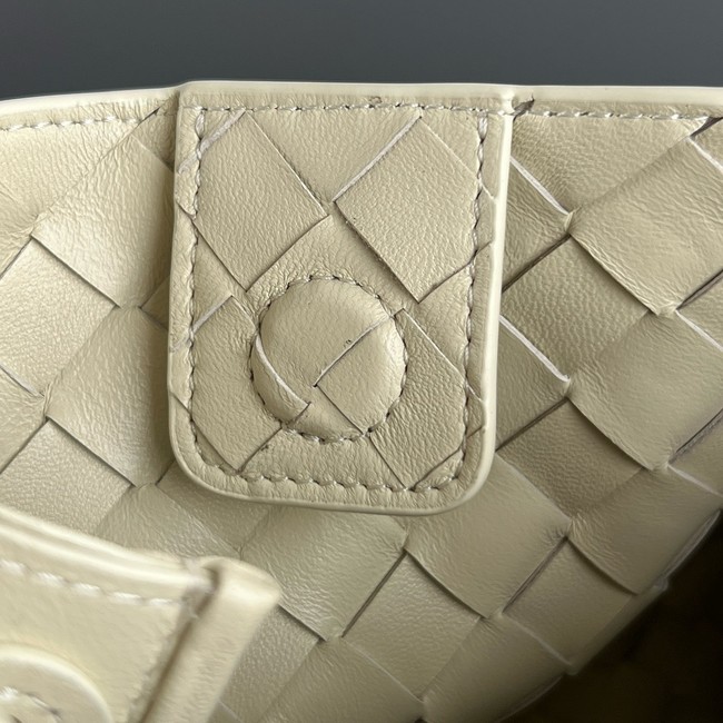 Bottega Veneta Parachute 835921 Cream