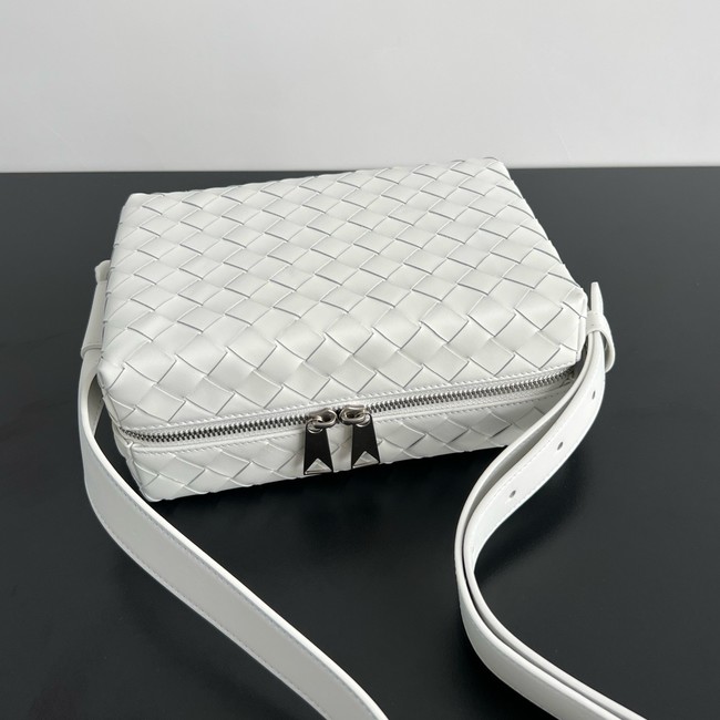 Bottega Veneta Concert Pouch 794258 white