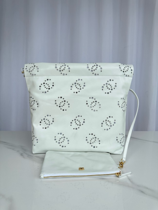 CHANEL 22 SMALL HANDBAG AS3260 white