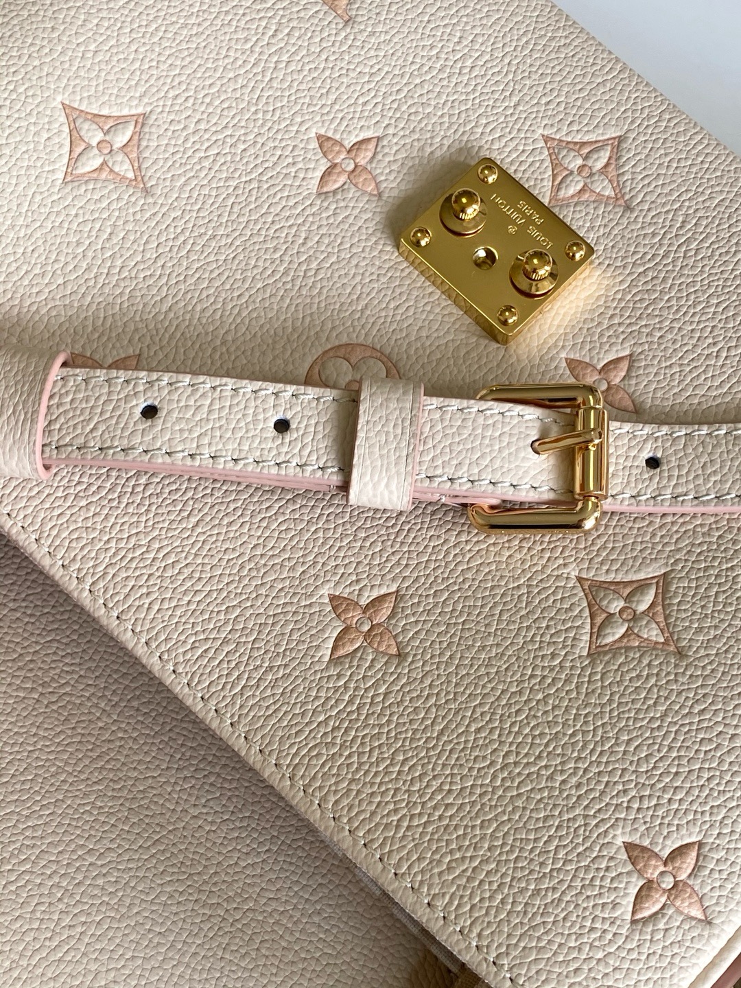 Louis Vuitton NEW Pochette Metis M14977 Eden