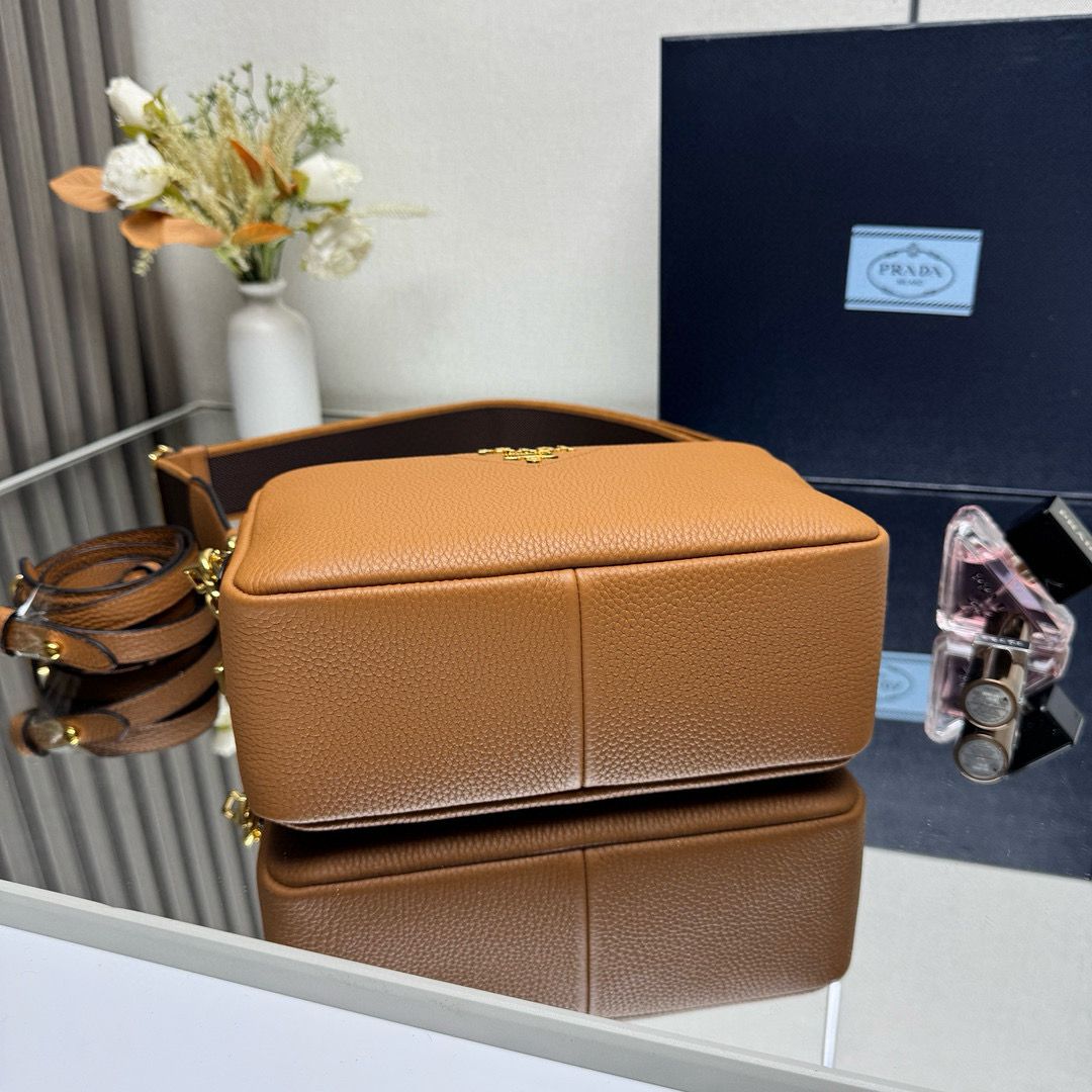 Prada Leather bag with shoulder strap 1BH082 Brown