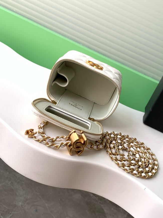 CHANEL Lambskin Small Vanity with Chain AP3941 white