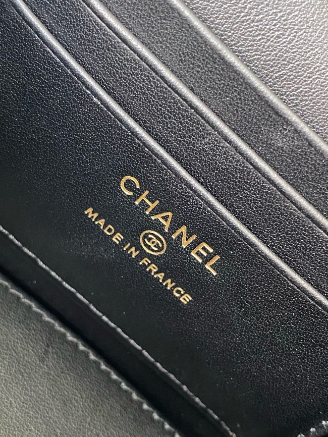 CHANEL MINI CLUTCH Grained Calfskin AP3940 black