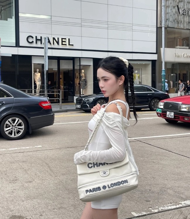 CHANEL Lambskin Shoulder Bags 9902 white&black