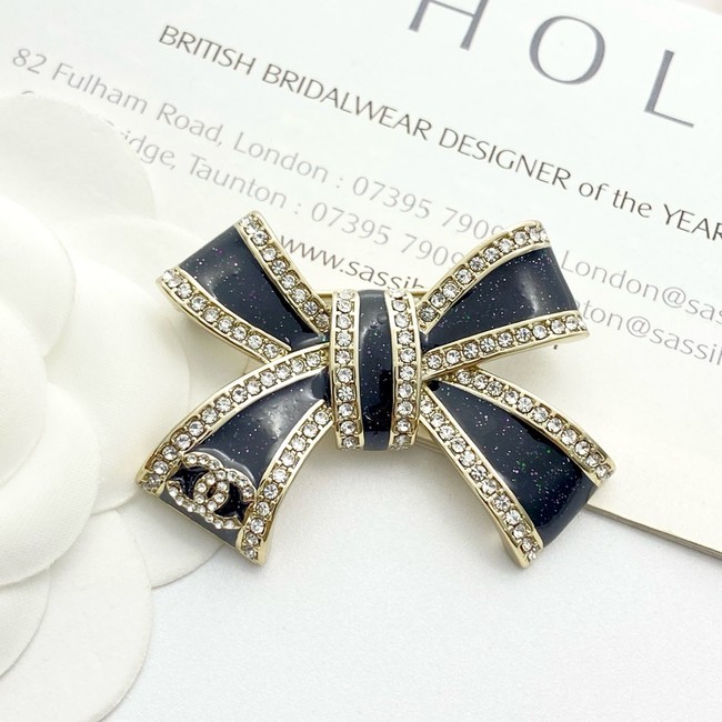 Chanel brooch CE81050