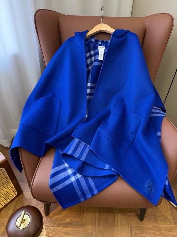 Burberry Cape Double-sided cashmere GG35926
