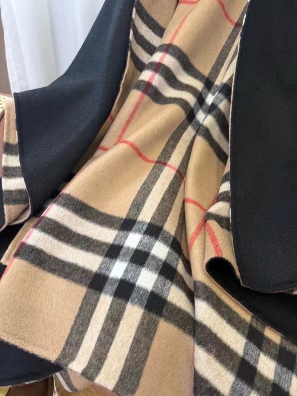 Burberry Cape Double-sided cashmere GG35927