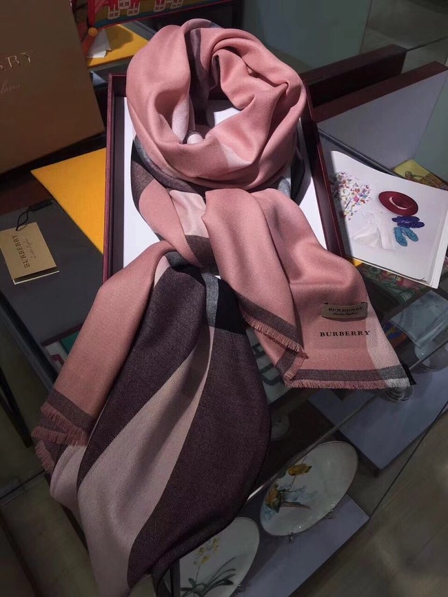 Burberry Shawl Wool Silk and Cotton KY190