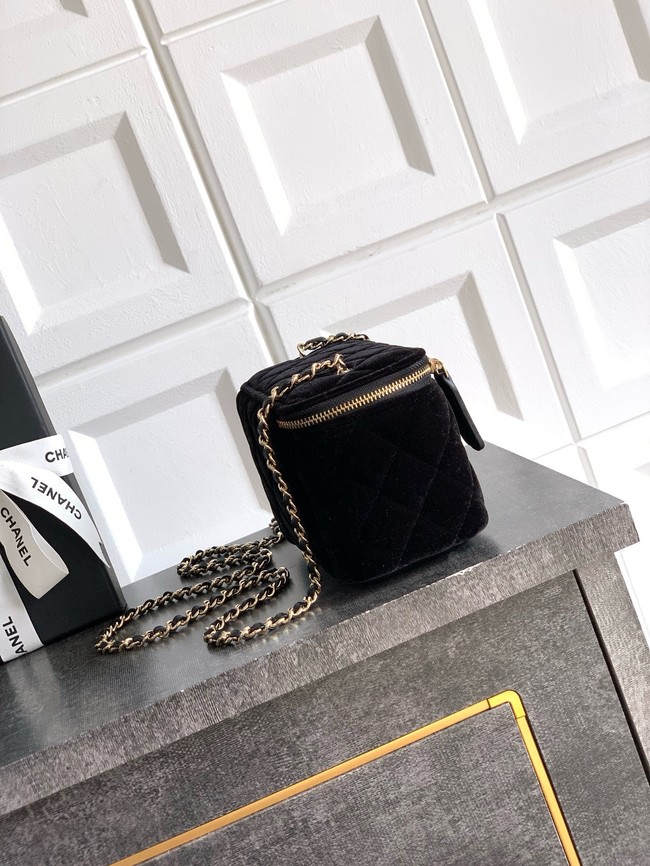 CHANEL velvet Vanity with Chain AP3940 black