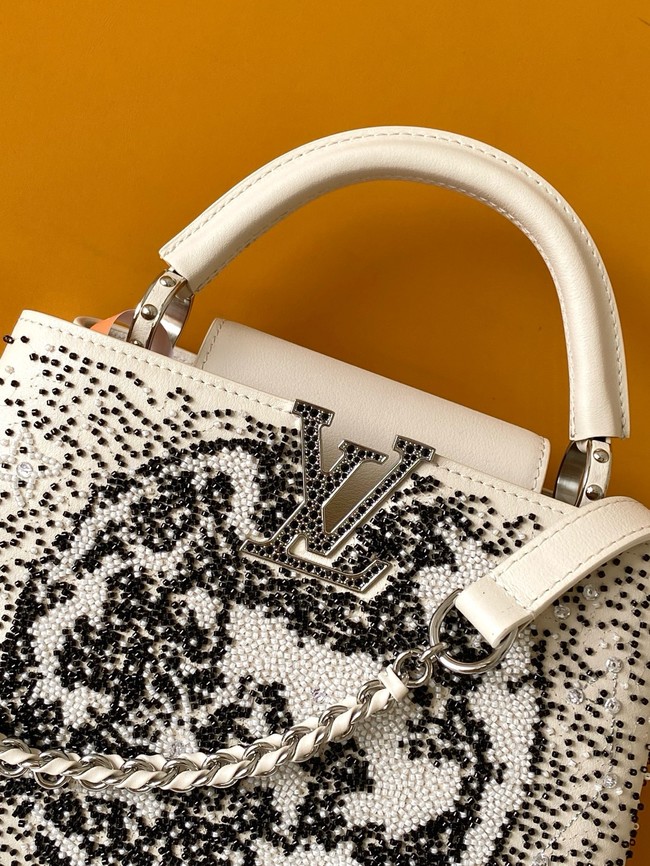 Louis Vuitton Capucines BB M12978 cream